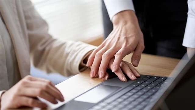 社内恋愛　社内不倫　調査