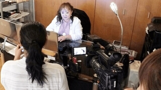 加藤なぎさテレビ取材風景の写真