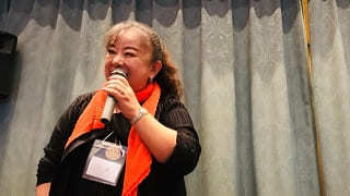 加藤なぎさ代表の笹川記念会館の講演風景の写真