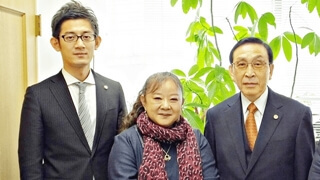 あすなろ法律事務所國田弁護士と佐橋弁護士と加藤なぎさの写真