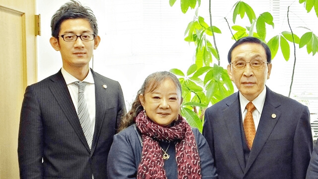 あすなろ法律事務所國田弁護士と佐橋弁護士と加藤なぎさの写真